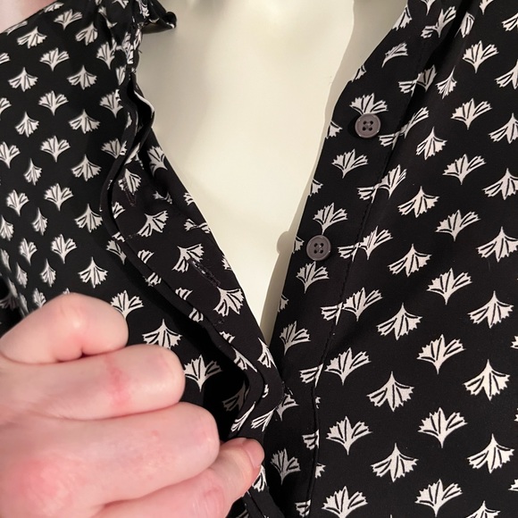 LOFT delicate black blouse with white flowers and ruffled collar and sleeves - Picture 11 of 13